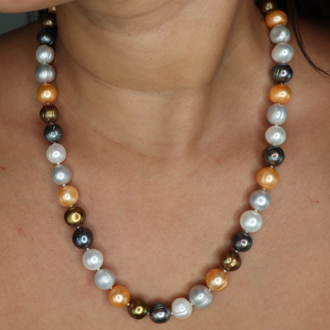 Vibrant Pearls Collar