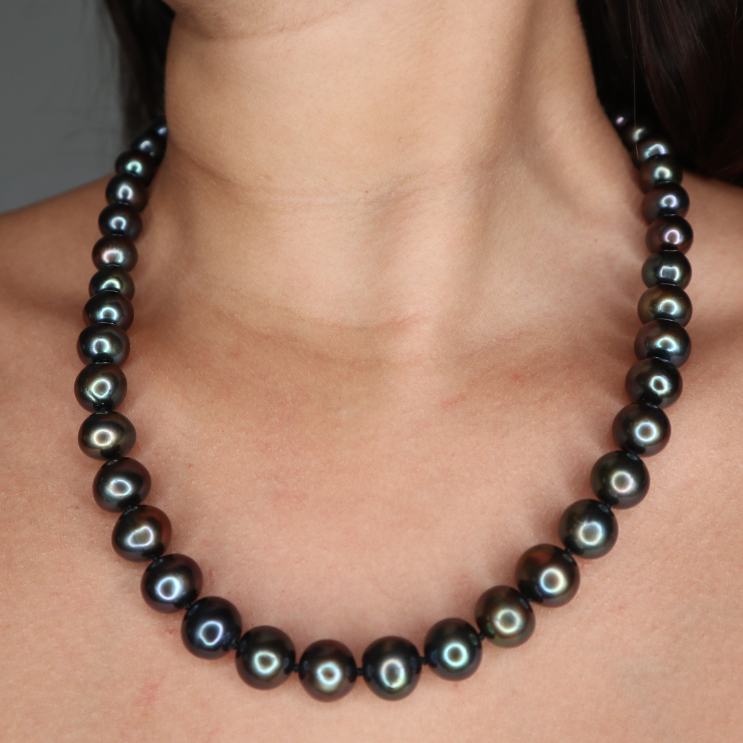 Black Pearls Collar