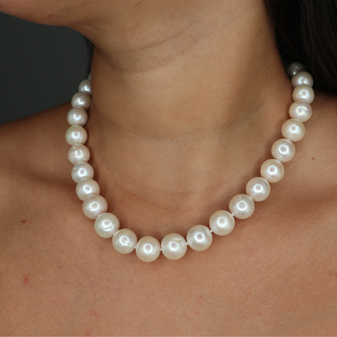 White Pearls Collar