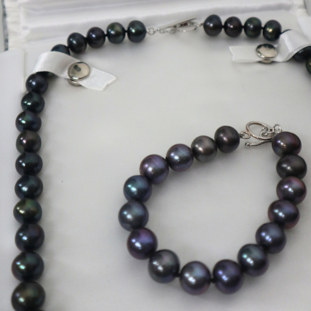 Black Pearls Collar